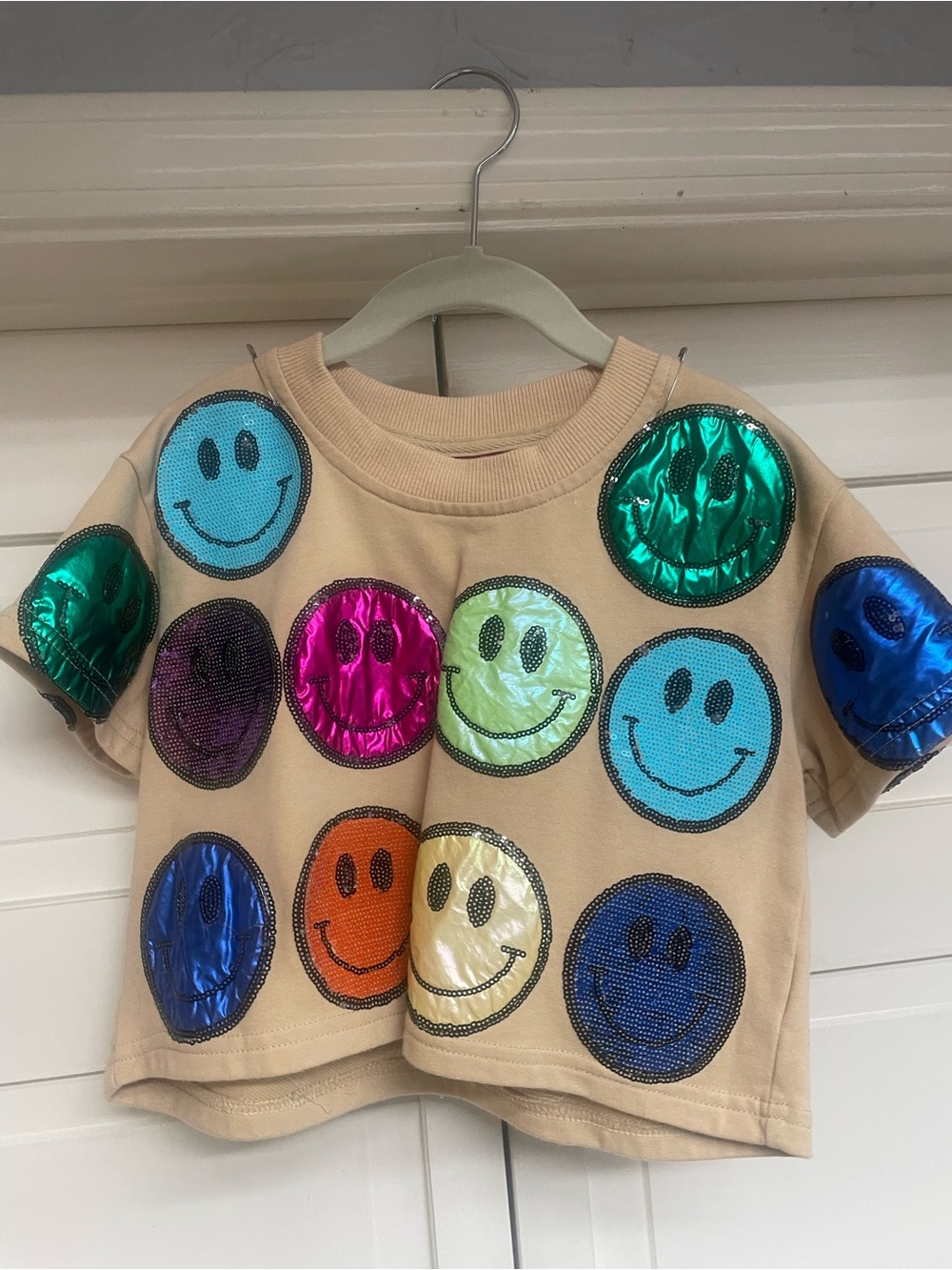 Queen of Sparkle Kids Beige Cropped Tee with Colorful Smiley Patches. Size S